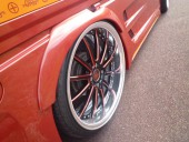 オーバーフェンダー（前後被せタイプ、フロント出幅２０mm・リア３０mm）